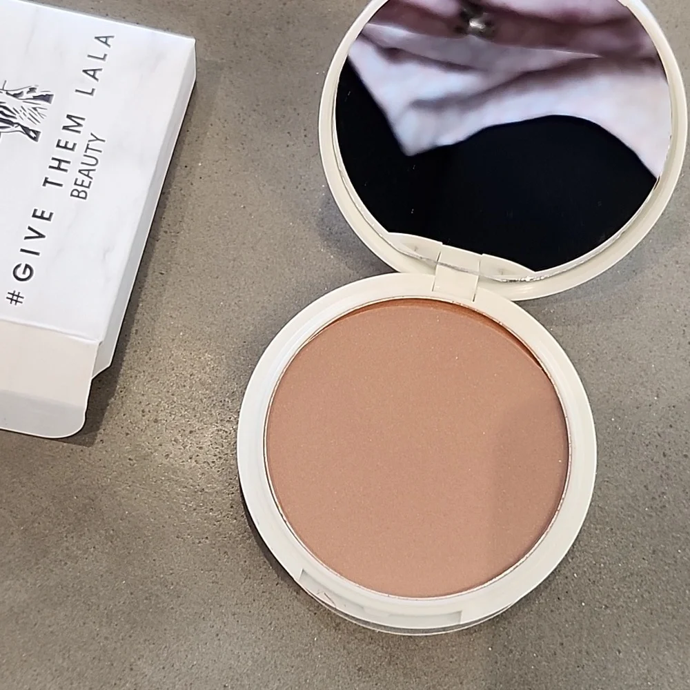 Give Them the Lala Bronzer Compact